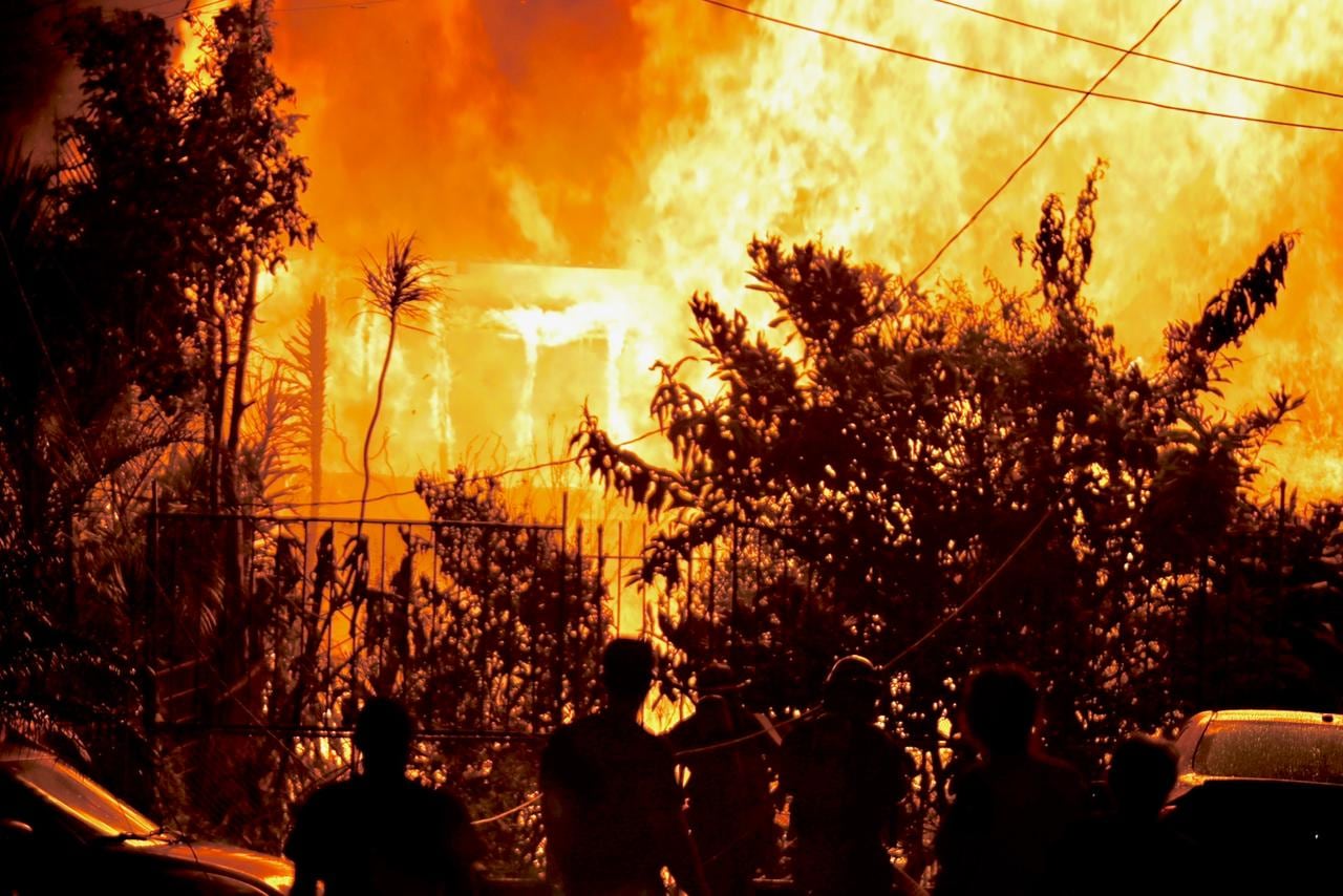 Incendio en barrio Cristal en Santa Eduviges, Goicoechea cobra la vida de un hombre, este miércoles 29 de octubre del 2025. Foto: Alonso Tenorio