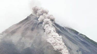 “¡Corran porque se mueren!”: el grito que salvó a una familia de desaparecer bajo la furia del volcán Arenal