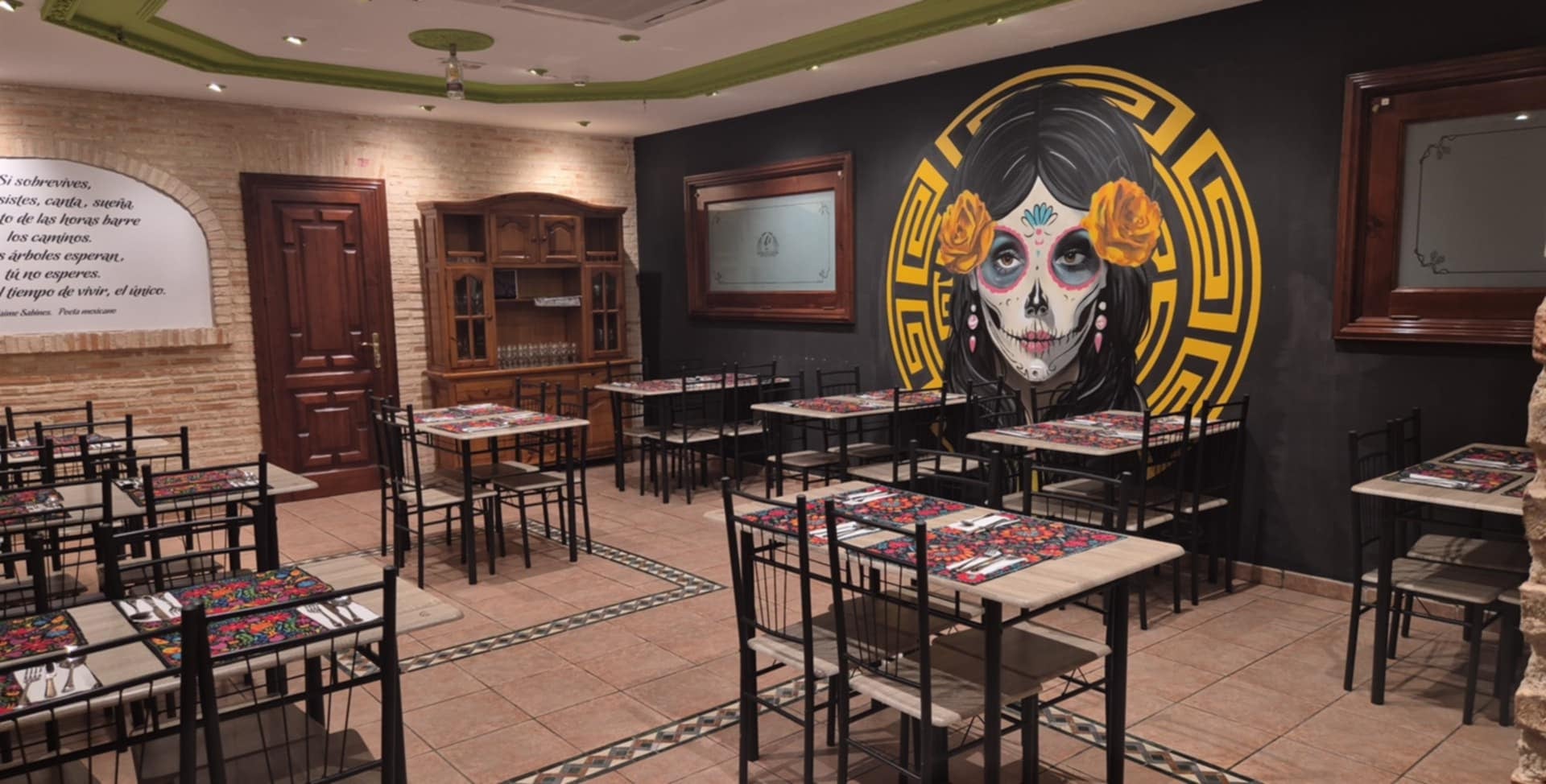 Elizabeth Badilla Segura tiene 34 años, vive en España en donde el año pasado abrió un restaurante de comida mexicana al cual le está yendo muy bien. El restaurante está en Alcázar de San Juan en Ciudad Real y se llama La Llorona en honor a la cantante tica Chavela Vargas.