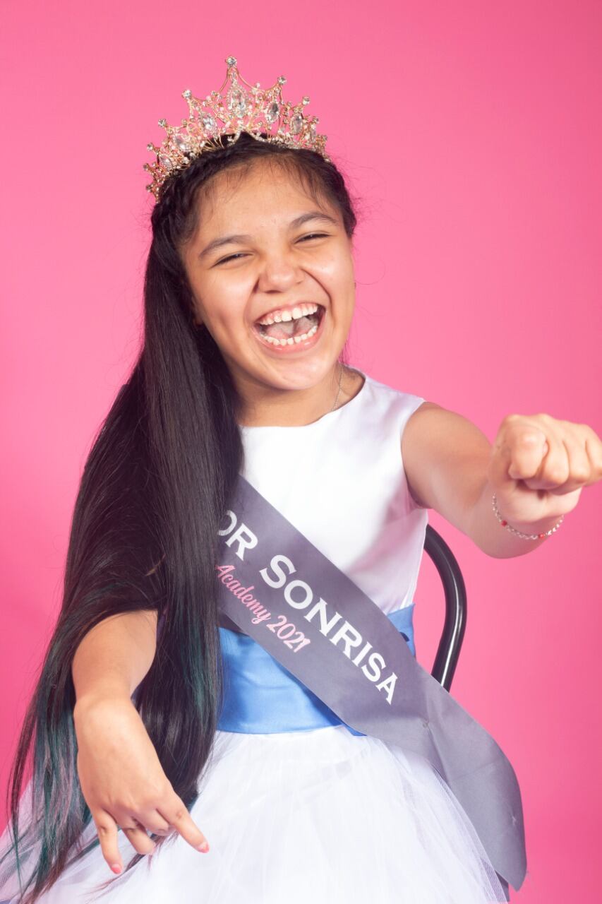 Ashley Jarquín, reina de belleza, categoría Inclusiva