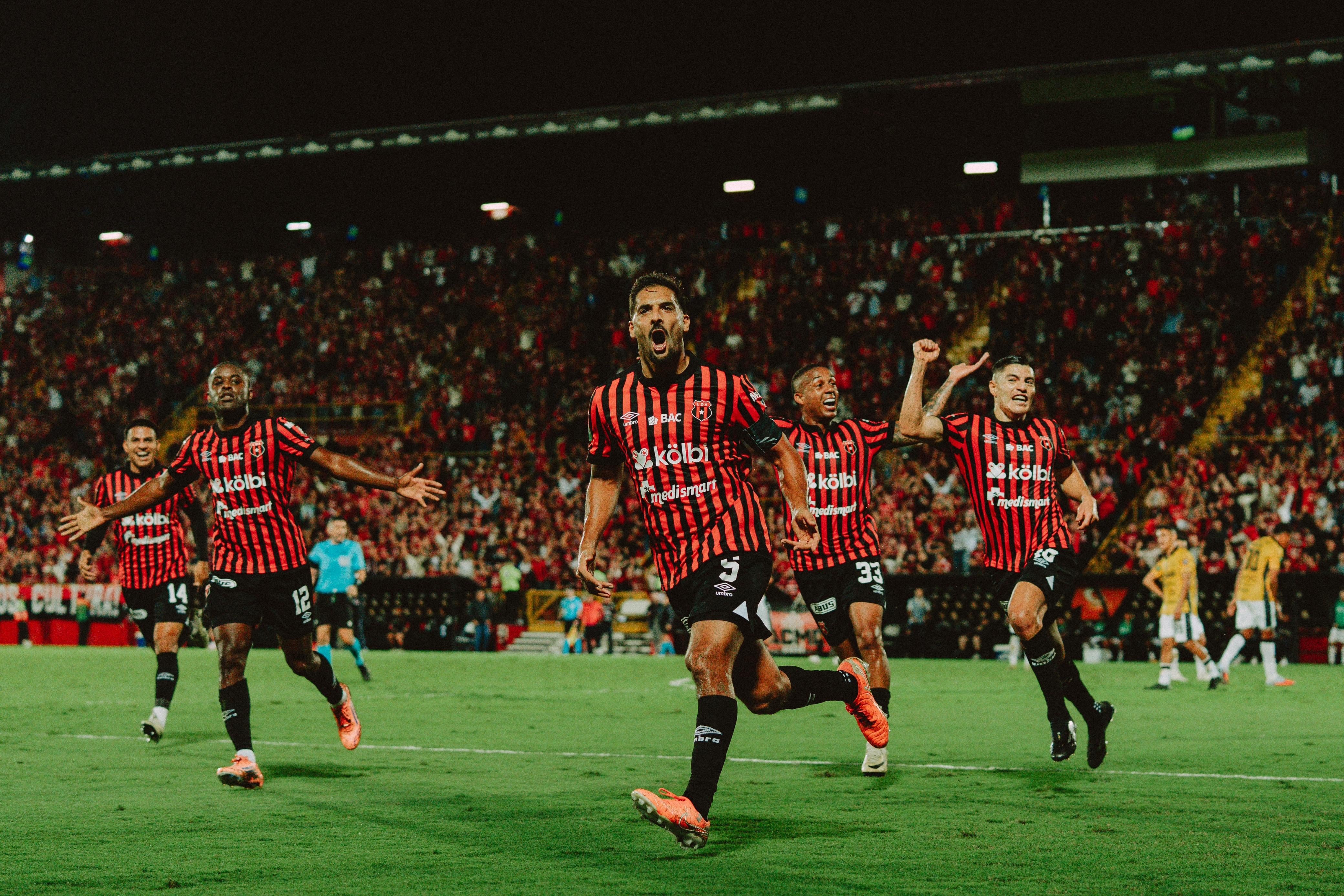 Óscar Ramírez y Alajuelense acaban con los "fantasmas de diciembre" en triunfo sobre Liberia