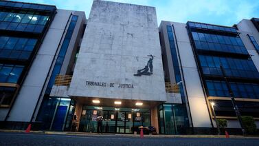 Sujetos recibieron merecido castigo por asesinar a hombre mientras conversaba con otra persona