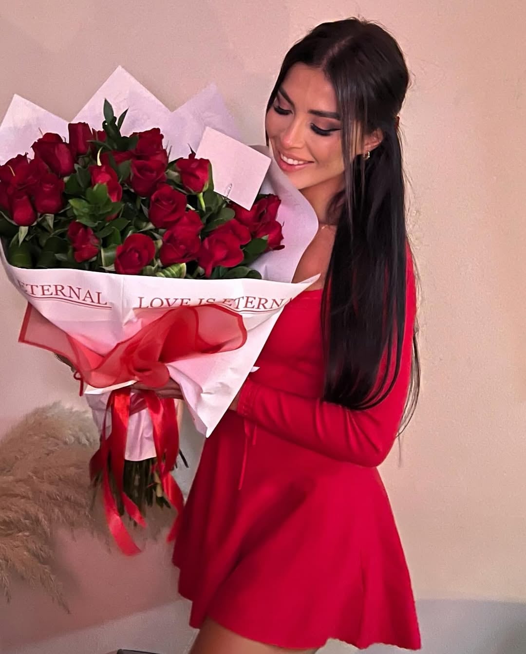 Fabiola Mora, la guapa hermana de Melissa Mora, está más enamorada que nunca, según lo exhibió esta semana con románticas fotos desde un rincón del mundo que es todo un paraíso.