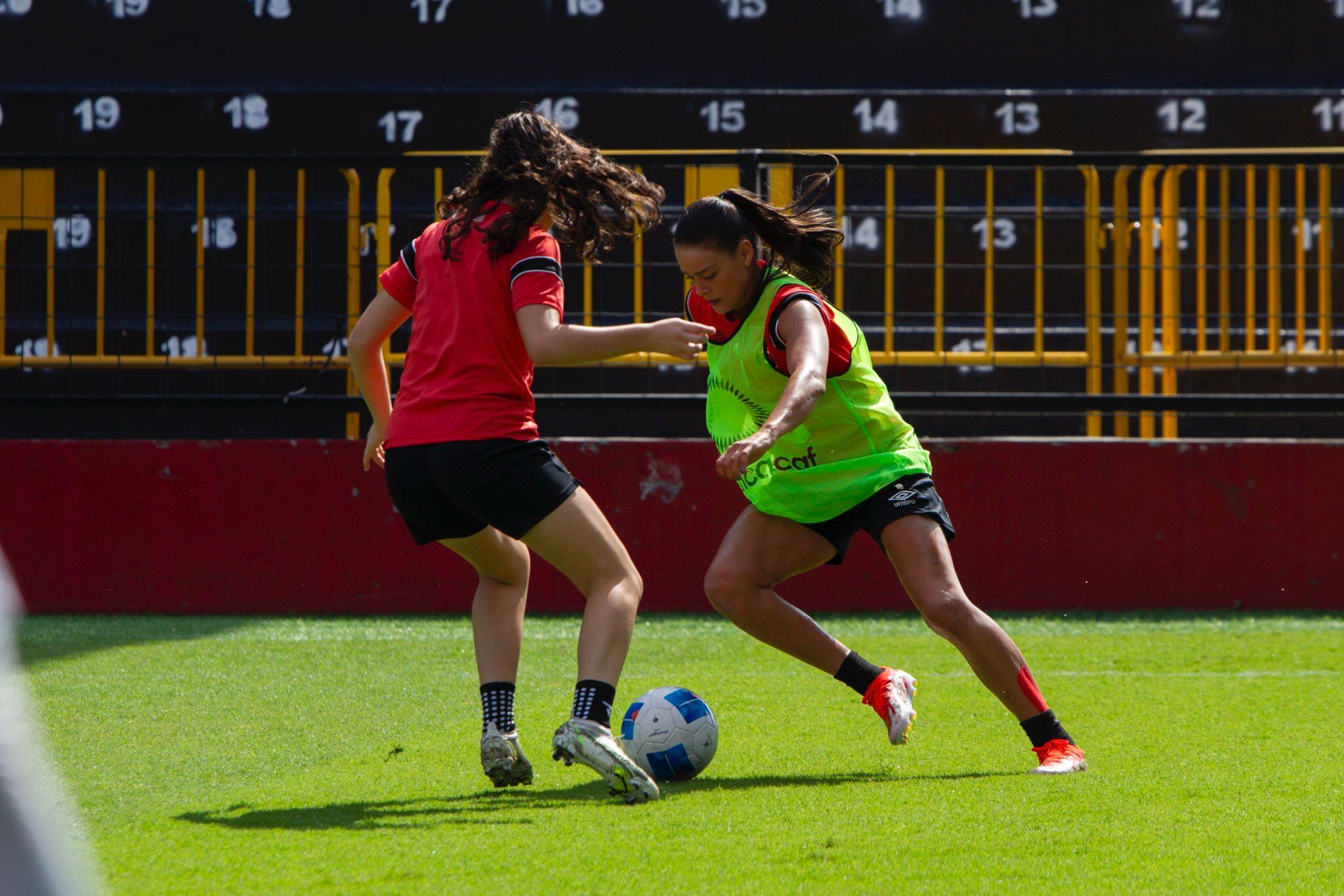 María Paula Coto se entrenó con normalidad con Liga Deportiva Alajuelense en la víspera del juego contra Gotham, a pesar de que salió muy resentida del clásico contra Saprissa FF.