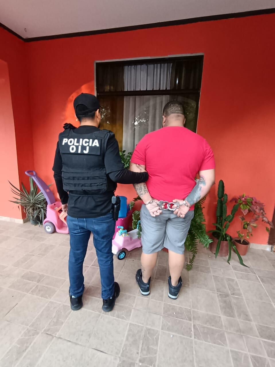 Hombre fue detenido como sospechosos de asalto en paradas de buses