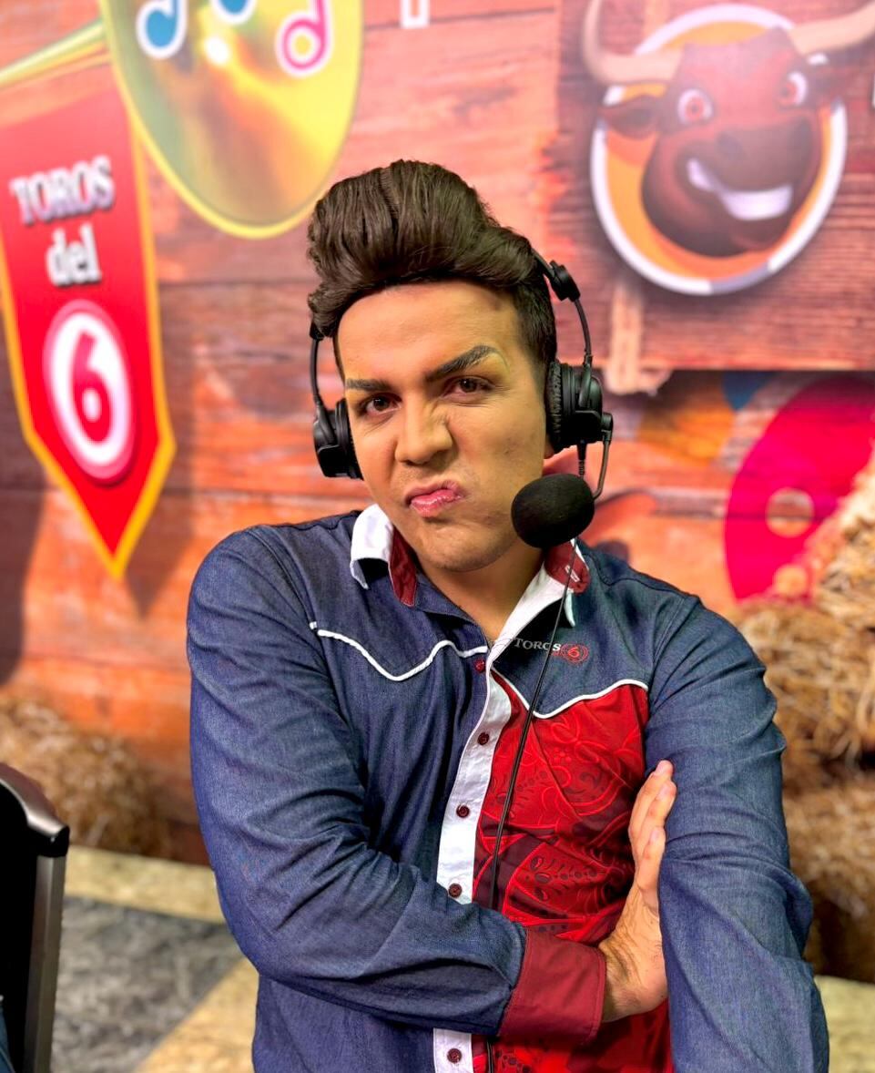 Humorista trajes pelucas Edson Picado