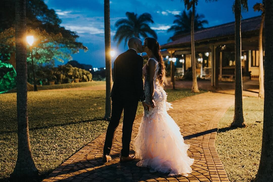 La exbailarina de A todo dar, Angie Conejo, celebró esta semana ocho años de matrimonio con el guapo abogado canadiense Allan Makhlouf, con quien se casó en 2017.