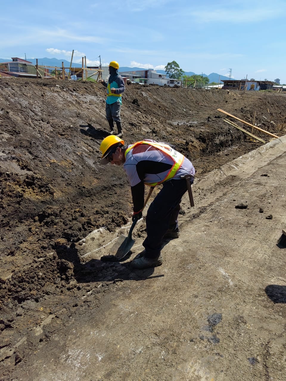 El pasado 25 de abril del 2022 la construcción de un pulmón verde, el nuevo Parque Corina Rodríguez 1986, en la urbanización Corina Rodríguez de San Felipe de Alajuelita. En la foto, Álvaro Ureña Castillo, vecino al que le dieron trabajito.