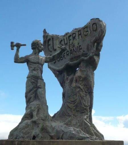 Destruyen monumento al sufragio en Cartago. Foto suministrada por Fernando Gutiérrez.