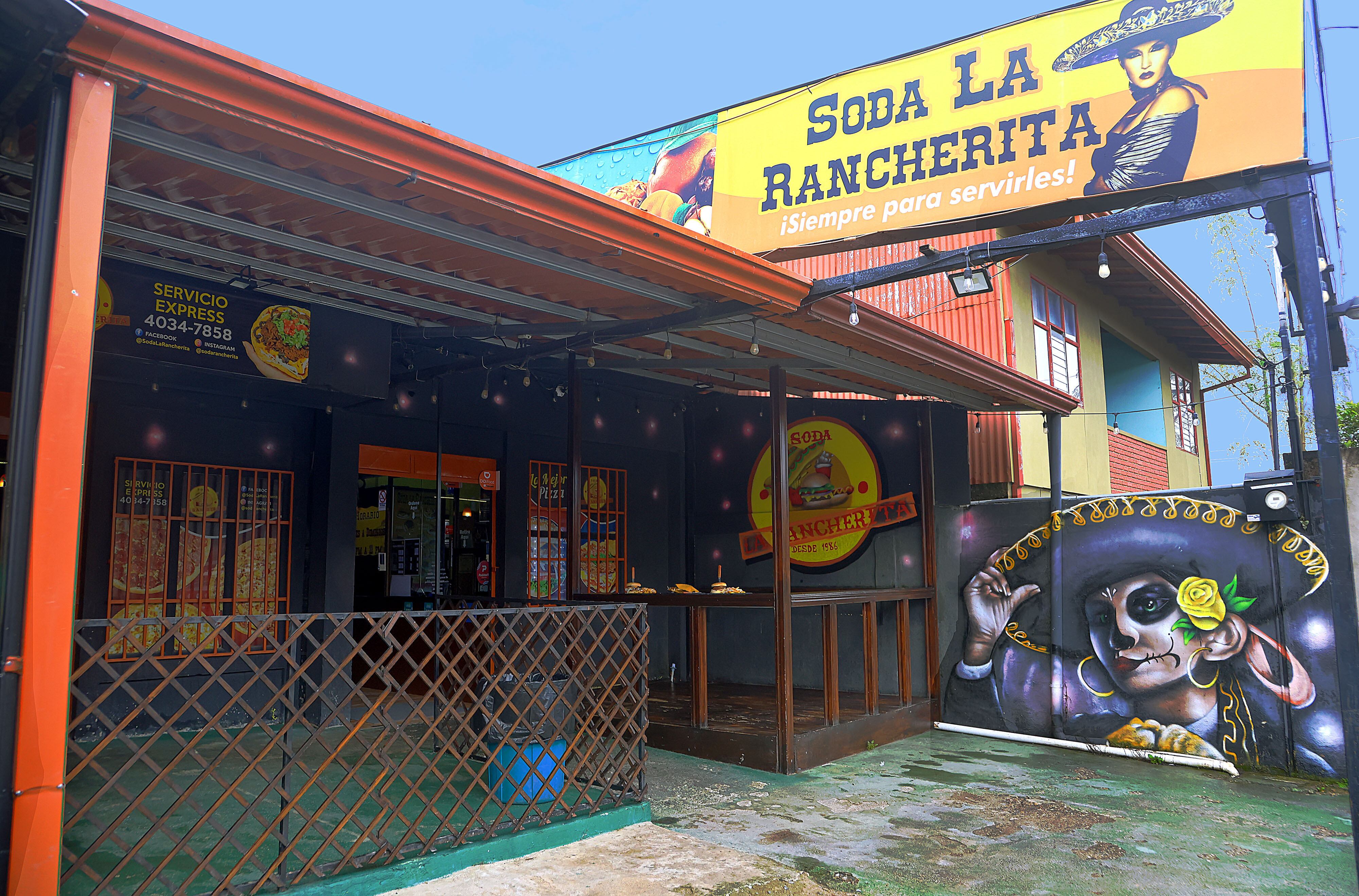 03/10/2024    Barrio Nuevo, Tejar del Guarco, Cartago. Soda La Rancherita, es toda una tradición de comidas rápidas desde hace 38 años. Hamburguesas, papas fritas y sandwiches son parte del menú que todos los días ofrecen a sus clientes. Foto: Rafael Pacheco Granados