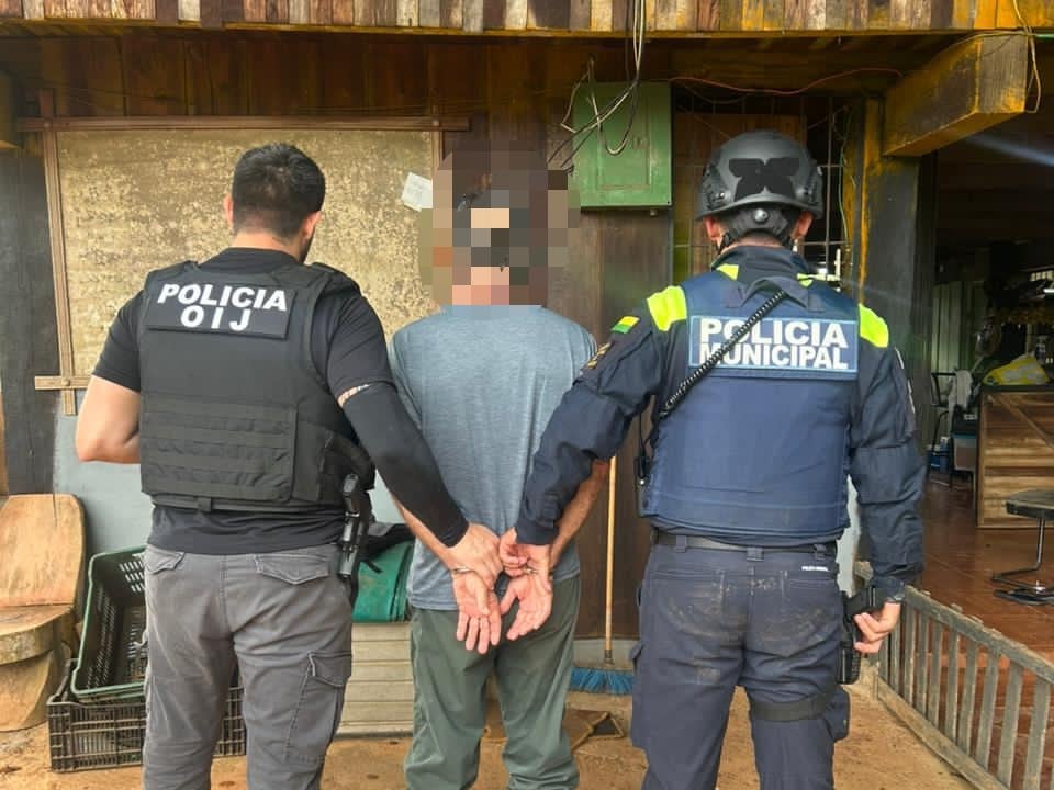 Las autoridades no dieron a conocer el motivo por el que adulto mayor le disparó al hombre. Foto OIJ.