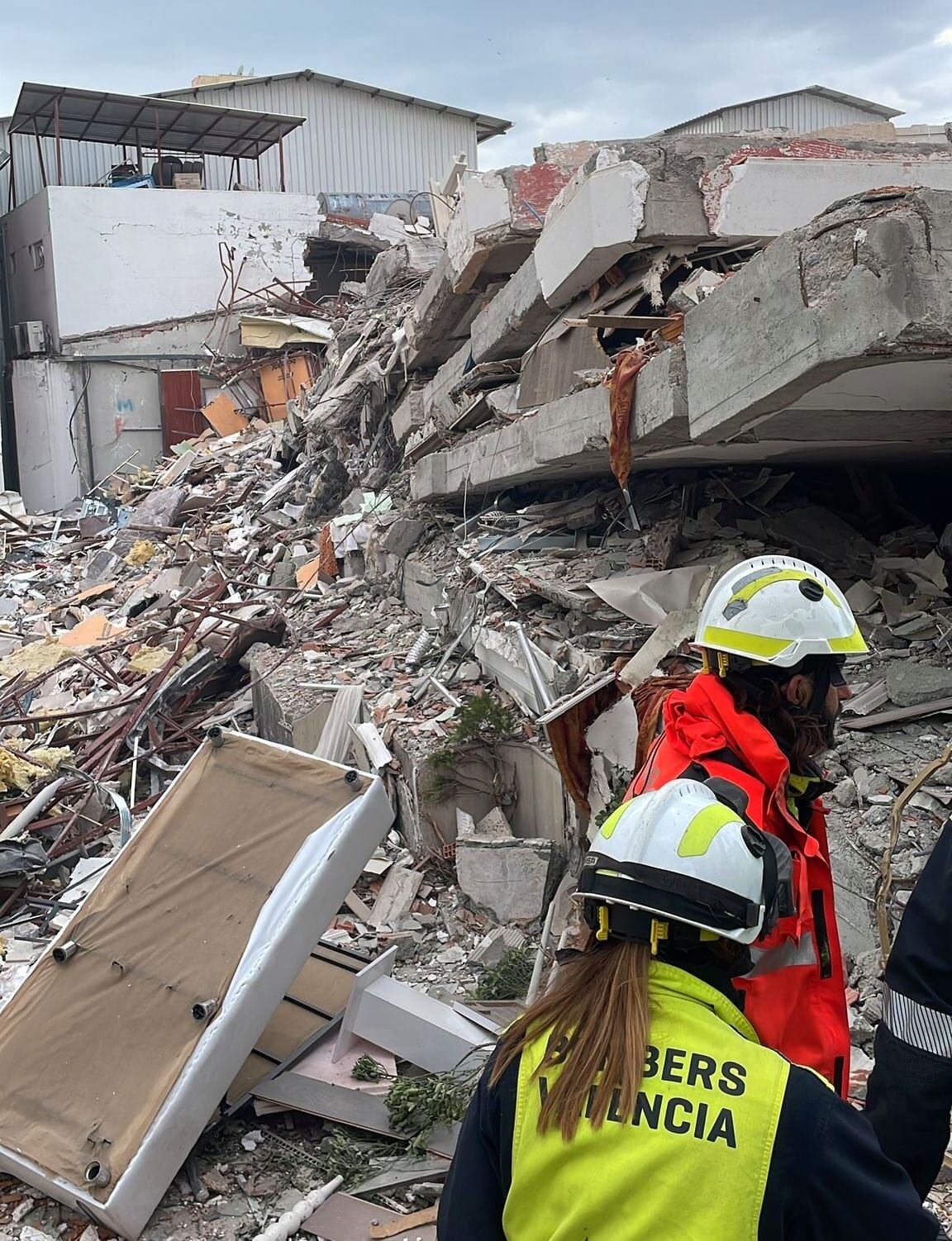 Tico ayuda en labores de rescate tras terremoto en Turquía