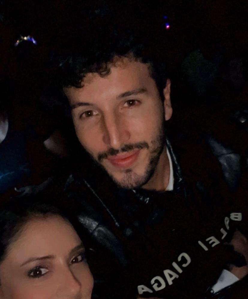 A pesar de que no andaba trabajando, Sebastián Yatra fue muy amable con los ticos en el concierto de Luis Miguel