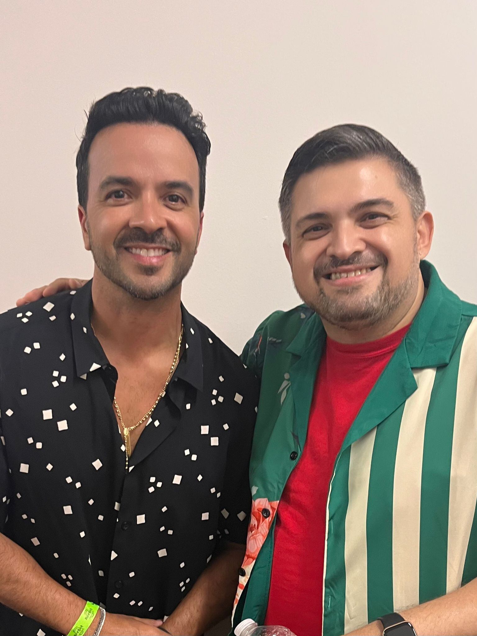 El costarricense Ernesto Núñez Chacón tiene 38 años, es trompetista y desde el 2010 es integrante de la 4.40, la banda del cantautor dominicano Juan Luis Guerra quien el pasado 14 de noviembre se ganó 4 grammies más para un total de 28.