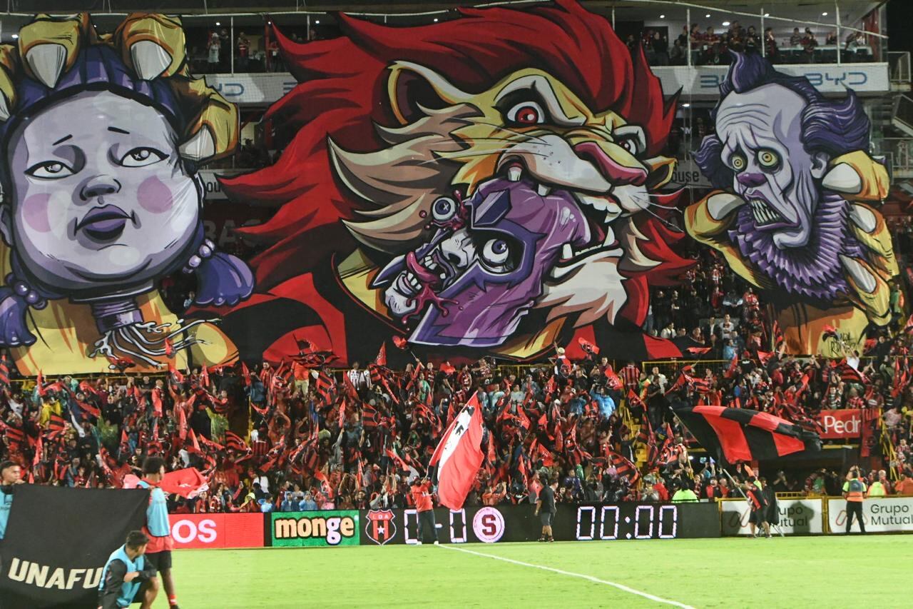 21/04/2025, Alajuela, Estadio Alejandro Morera Soto, partido de la jornada 19 del torneo de clausura 2025, entre Liga Deportiva Alajuelense y el Deportivo Saprissa.