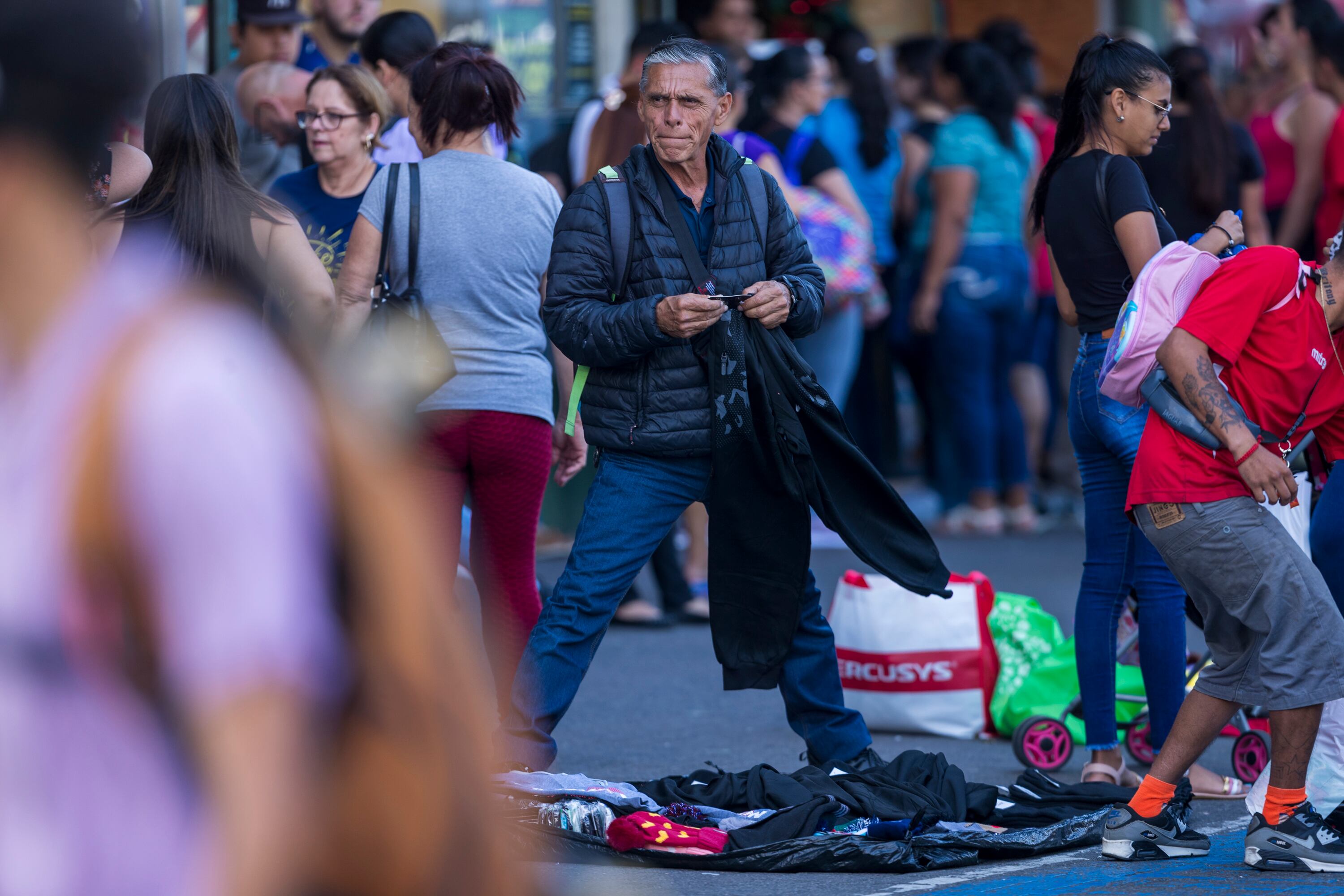 09/12/2023, San José, recorrido por avenida central y avenida 4, para ver como estan las compras navideñas, la venta de loteria, y la seguridad en el centro de la capital.