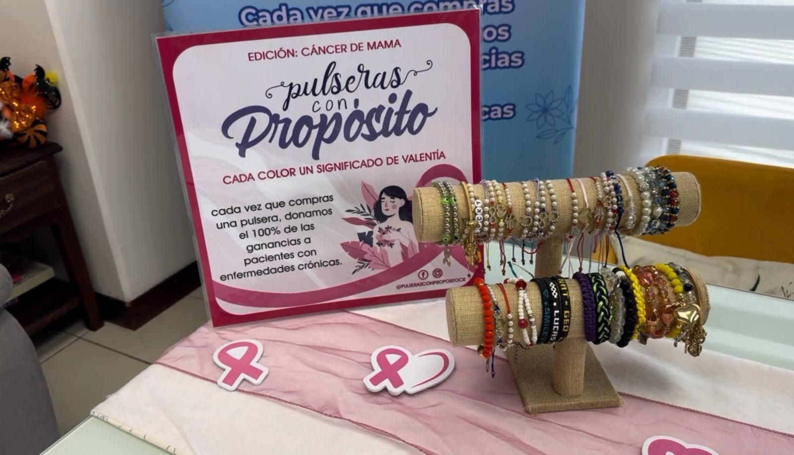 La campaña Pulseras con Propósito está recolectando dinero con la venta de pulseras para ayudarle económicamente a  Erika Artavia, quien tuvo que dejar de trabajar tras su diagnóstico.