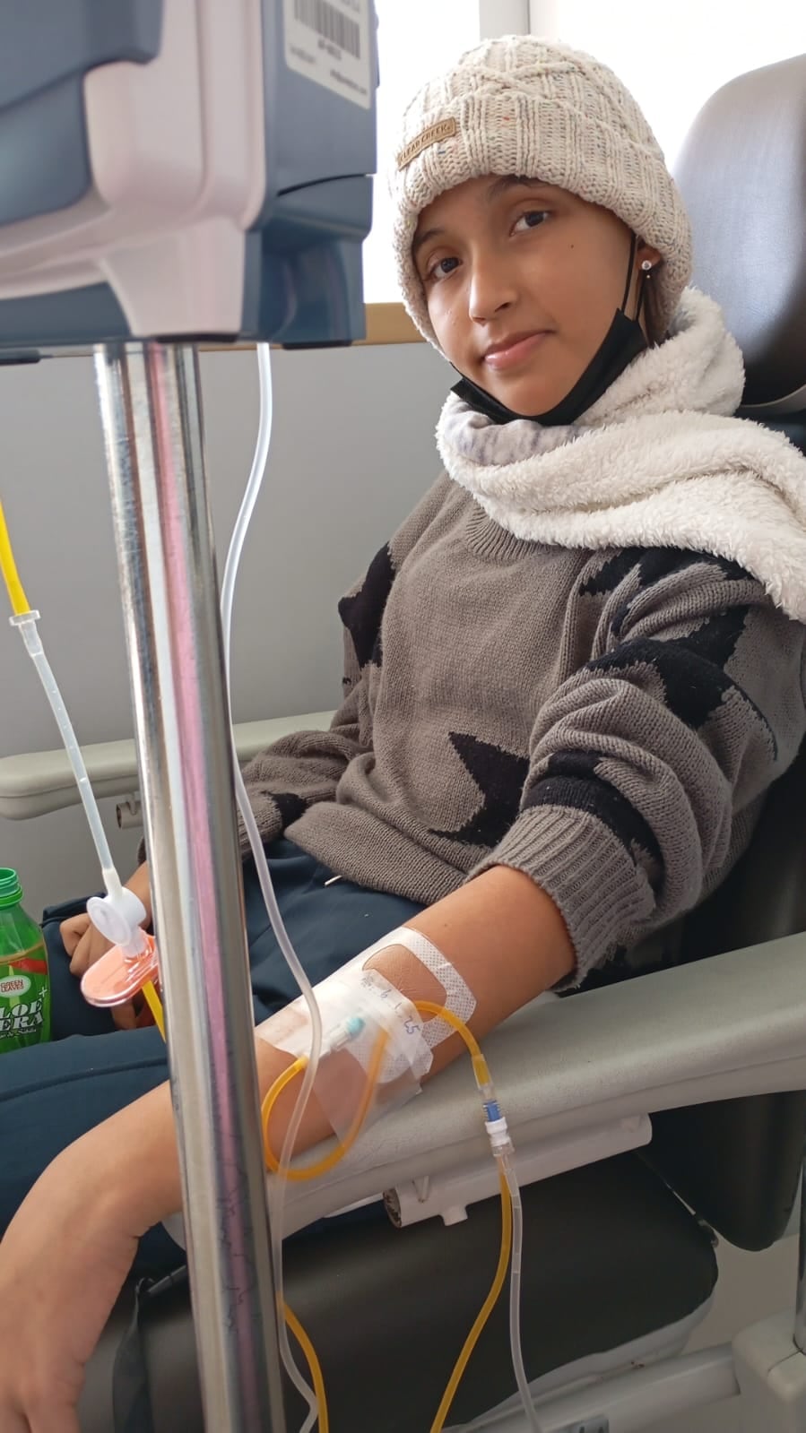 A los 17 años, Angie Zamora Carballo ya sabe lo que significa pelear por la vida. Ni el cáncer le quita el sueño de graduarse del cole y convertirse en azafata