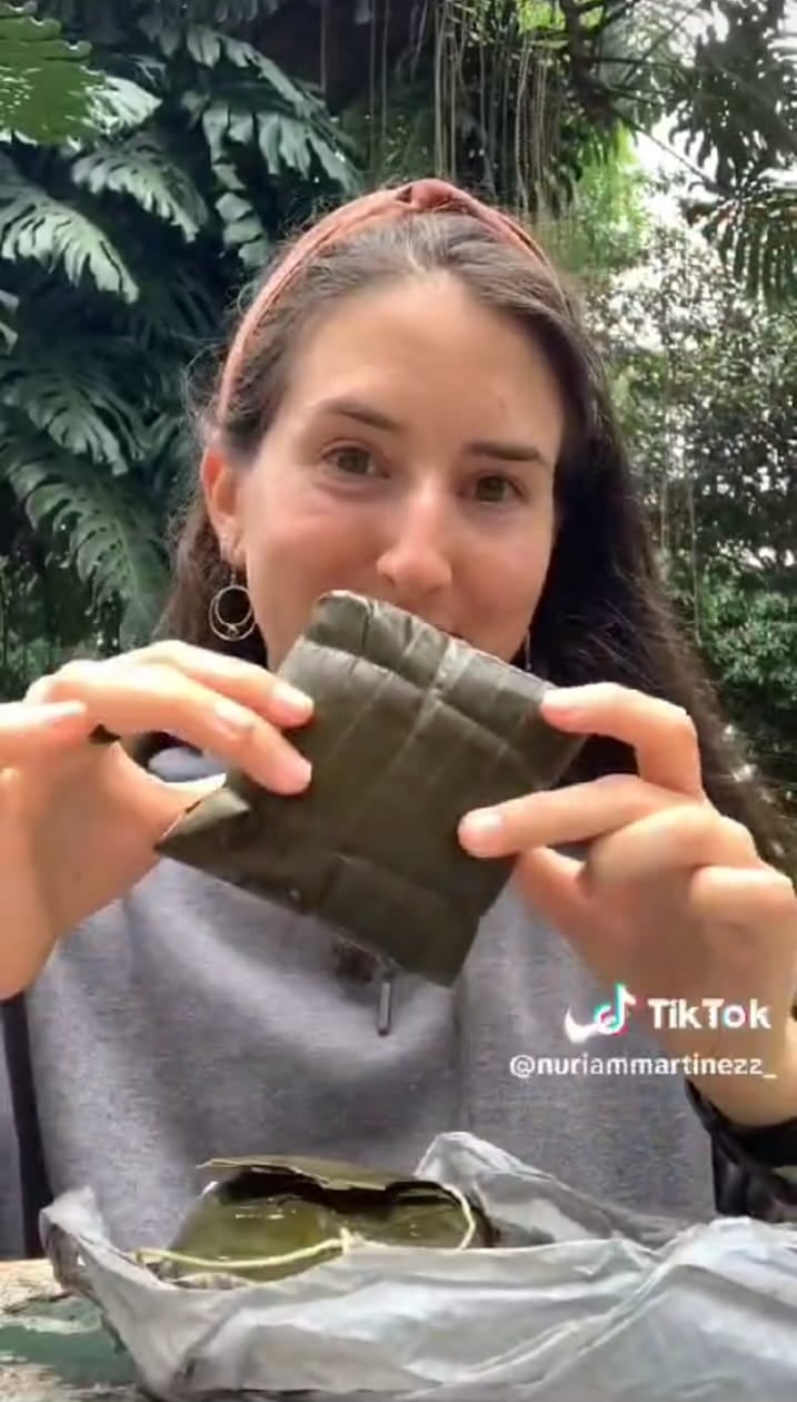 Nuria Martínez es una joven española que probó un tamal tico antes de dejar nuestro país.