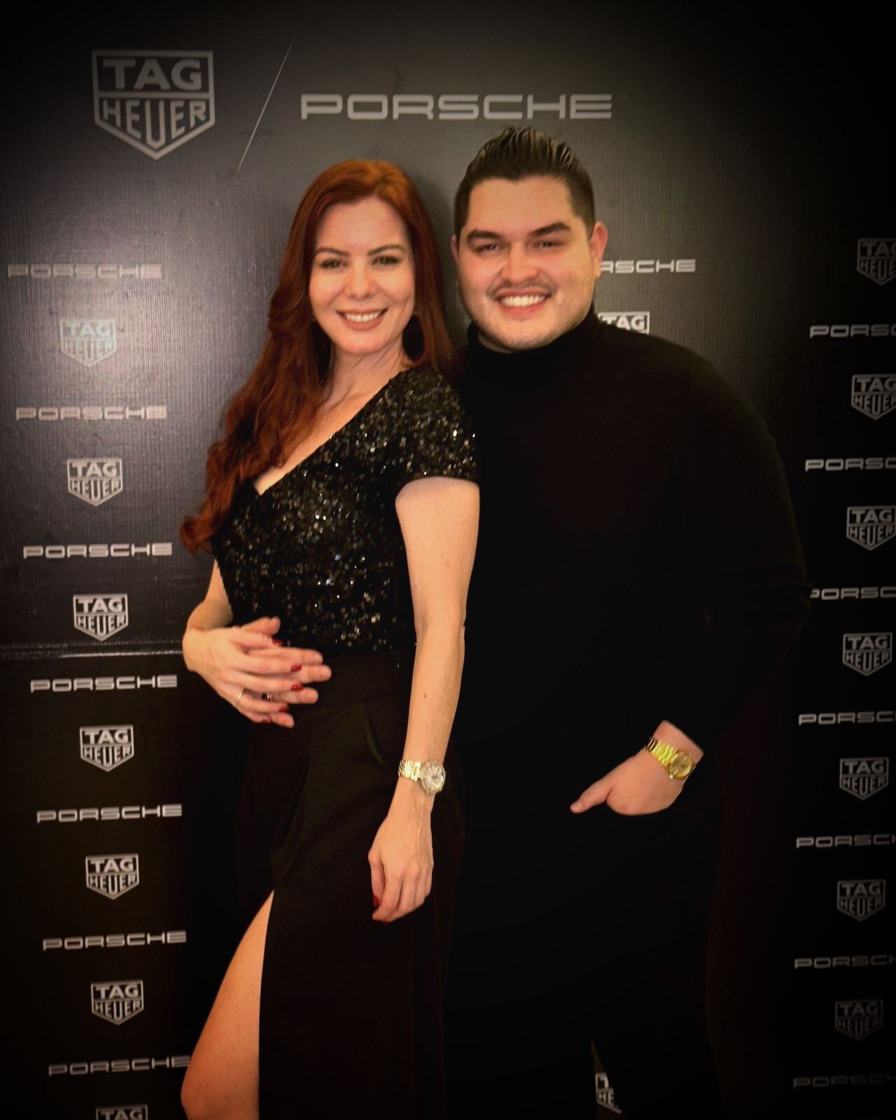 Cantante Jorge Chicas y su novia Mariana Carvajal.