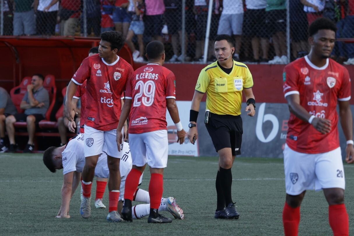 23/02/2025, Limón, Guapiles, Estadio Ebal Rodriguez, partido de la jornada 10 del torneo de clausura 2025, entre AD Santos y Liga Deportiva Alajuelense.