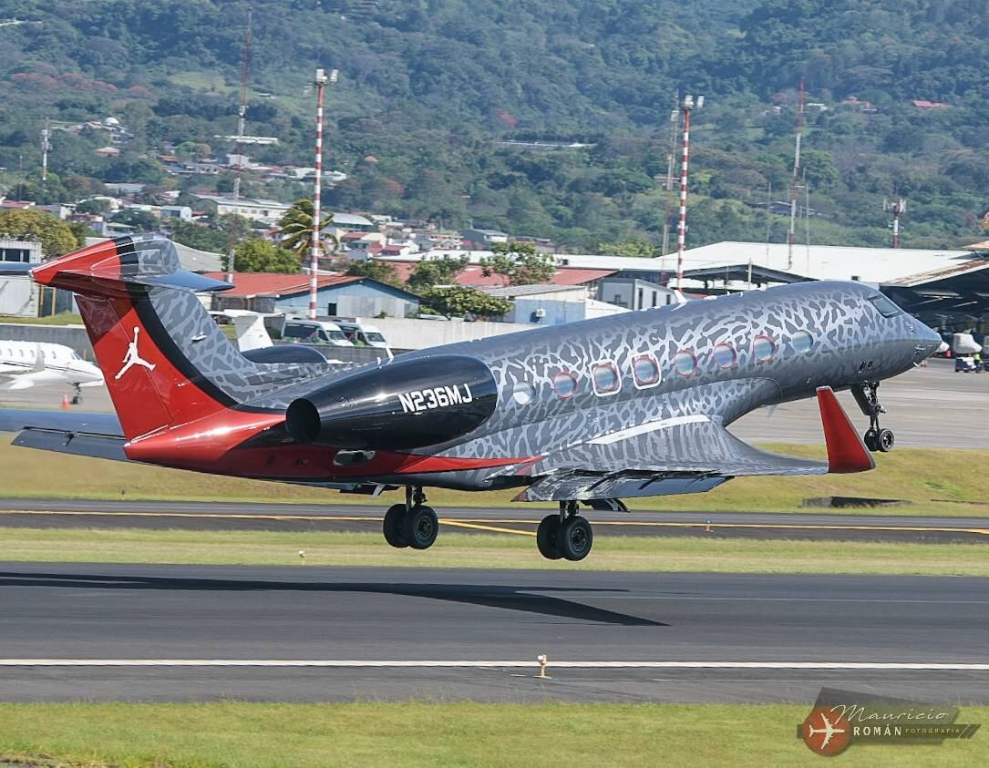 Michael Jordan salió del país este domingo