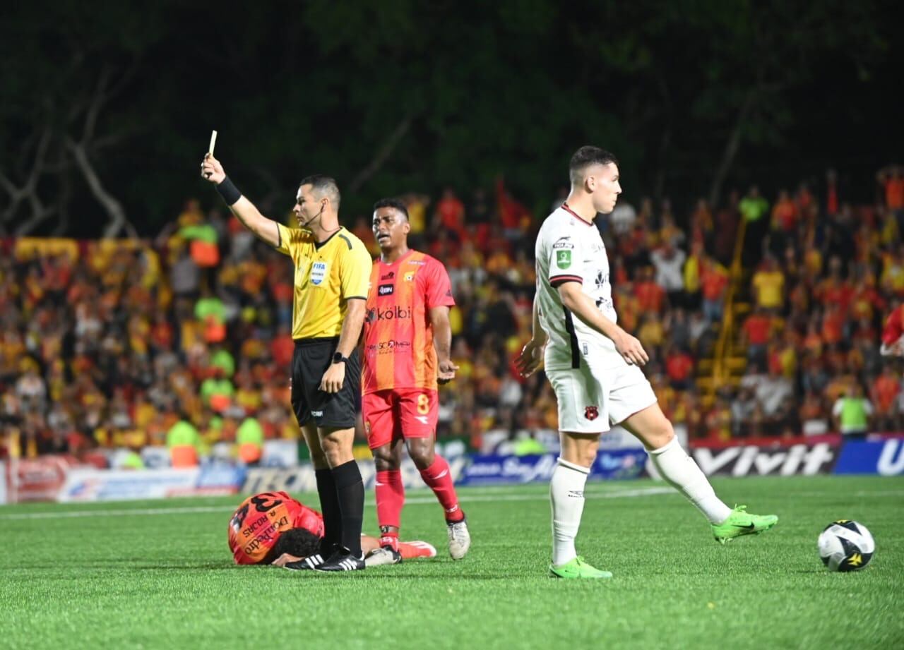 18/05/2024/ Juego entre Herediano vs Liga Deportiva Alajuelense por el partido de vuelta de la semifinal en el estadio Carlos Alvarado / Albert Marín