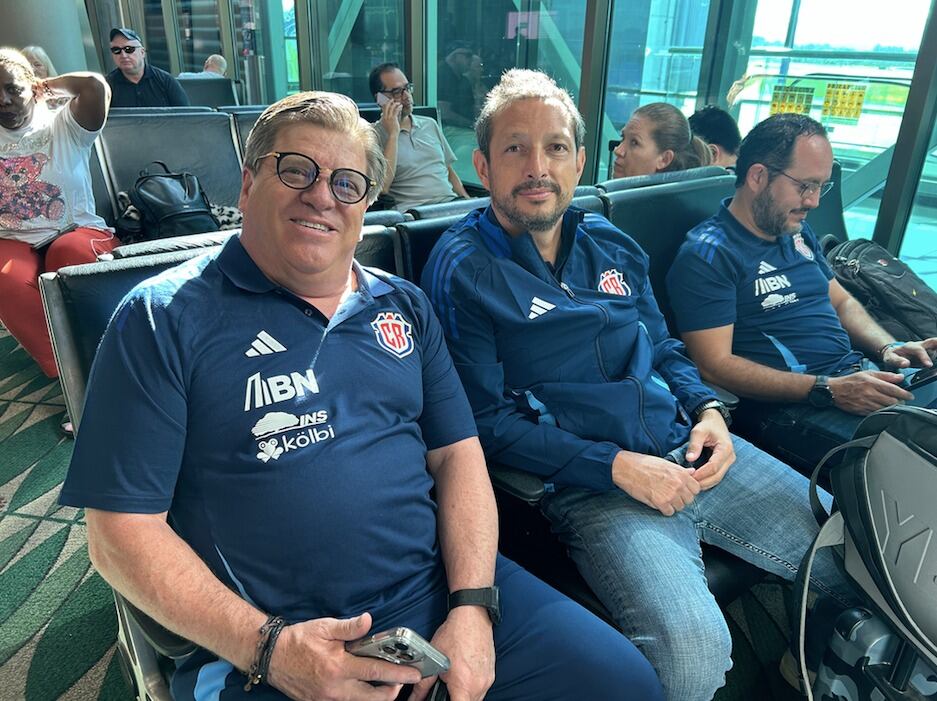 Salida de la Selección Nacional hacia Estados Unidos, para el fogueo del próximo miércoles. Prensa FCRF.