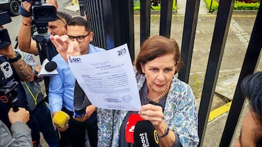 Fiscalía asegura que llamó a Pilar Cisneros a cinco números distintos y hasta le dejó el recado a su esposo antes de emitir alerta migratoria