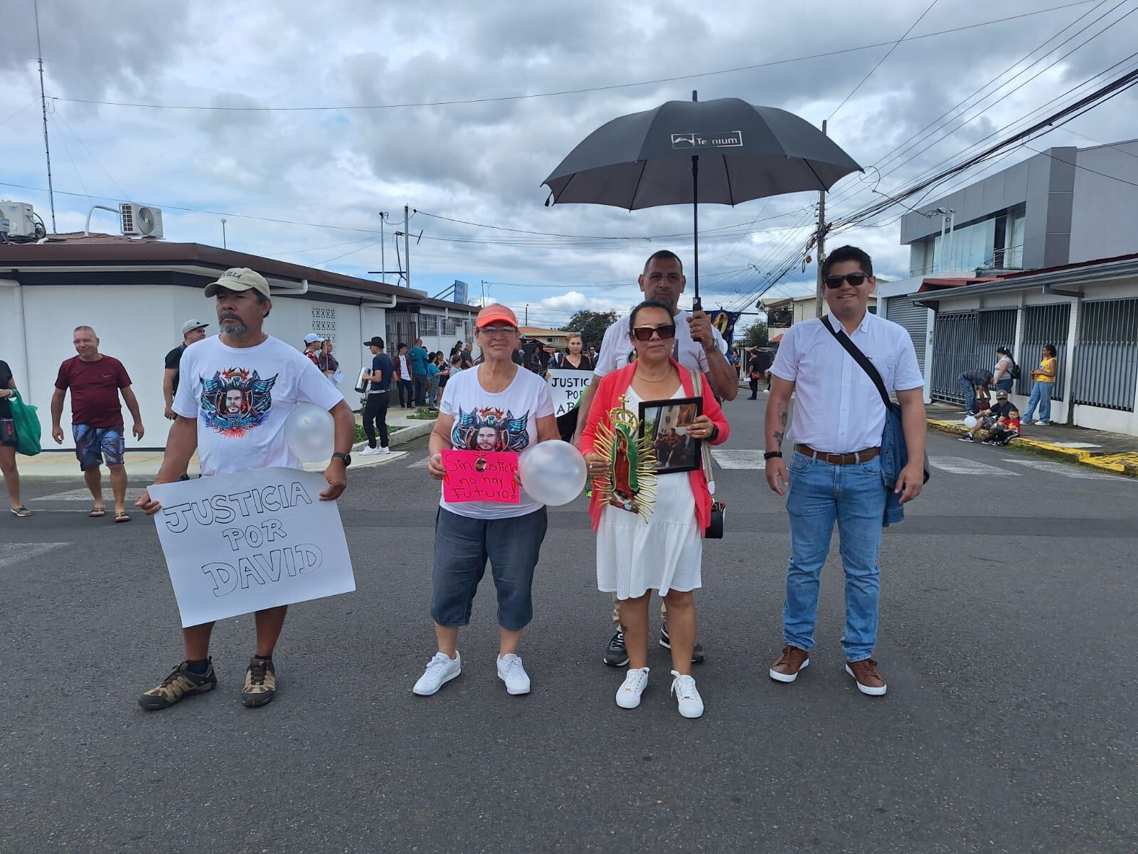 Familia de joven asesiando Ariel Arauz marchó para pedir justicia