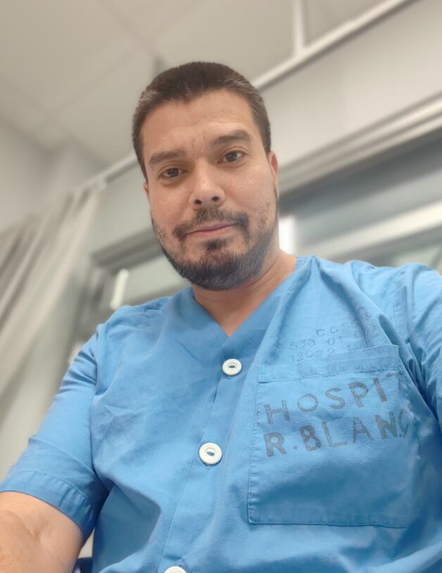 Bryan Chacón, mejor conocido como El Guapileño, locutor de la emisora La Caliente