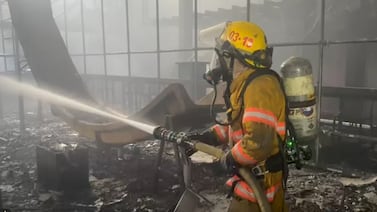 Impactantes videos revelan cómo quedó el interior de centro comercial afectado por voraz incendio