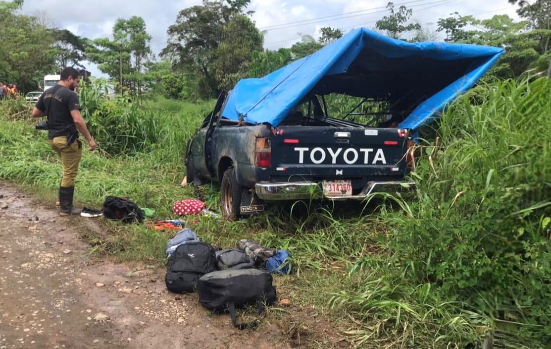 Venezolanos mueren luego de que carro cae a río en Los Chiles. Foto Edgar Chinchilla.