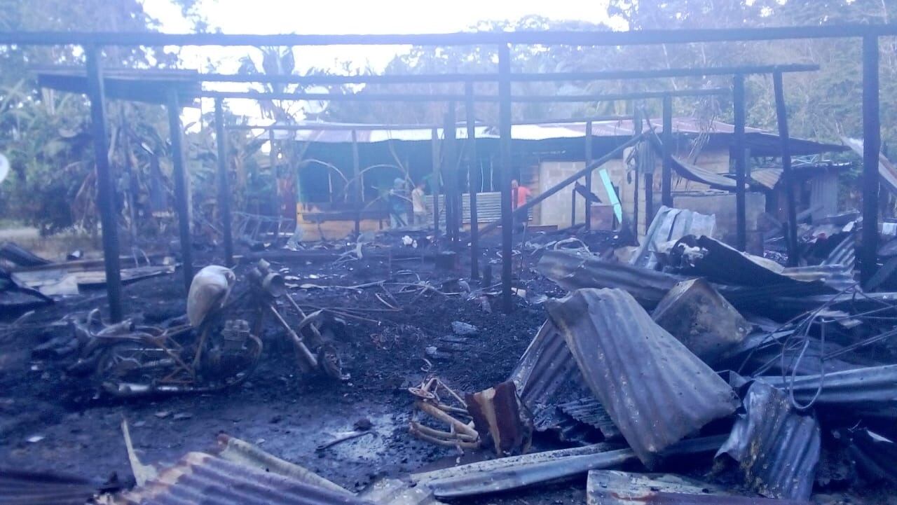 Familia limonense lo pierde todo en incendio. Foto cortesía.