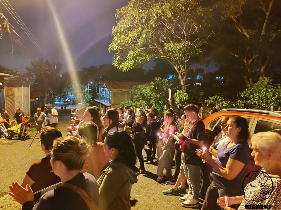 Vigilia en honor a Nadia Peraza. Foto Notibarraco.