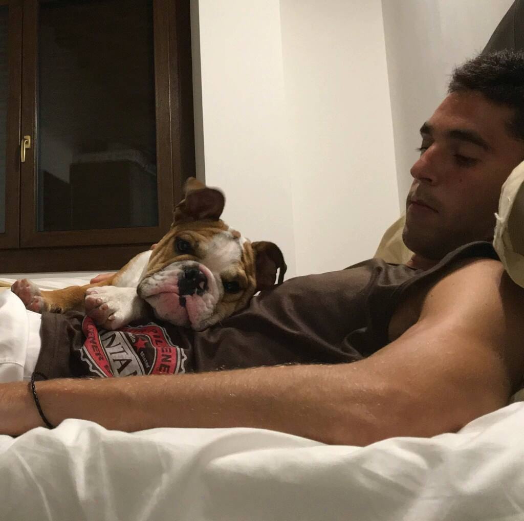 Un Sabín hace unos años, junto a una de sus mascotas. Instagram.