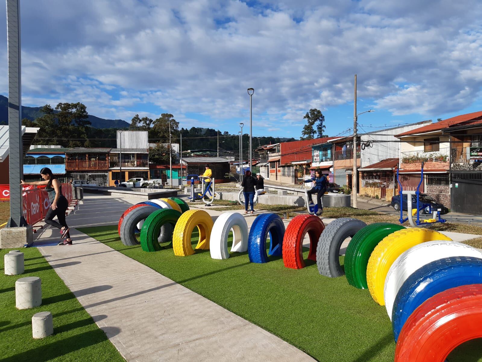 Eduardo Vargas, presidente de la Asociación de Desarrollo de la Urbanización Corina Rodríguez, ubicada en San Felipe de Alajuelita, se alegra del nuevo pulmón deportivo y artísttico que hoy disfruta la comunidad