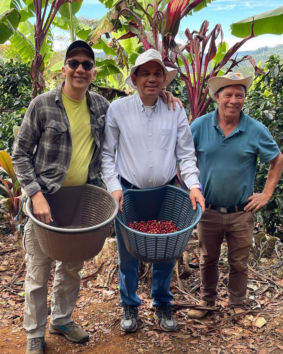 Edgar Silva, periodista y productor de café y aguacate.