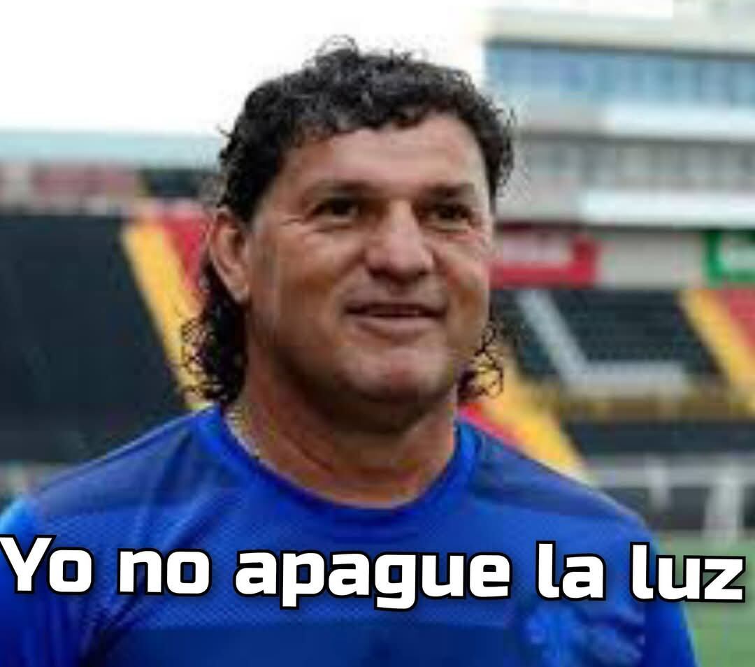 मोनुडो आणि जांभळ्या डाव्या मेम्स दरम्यान अंतिम