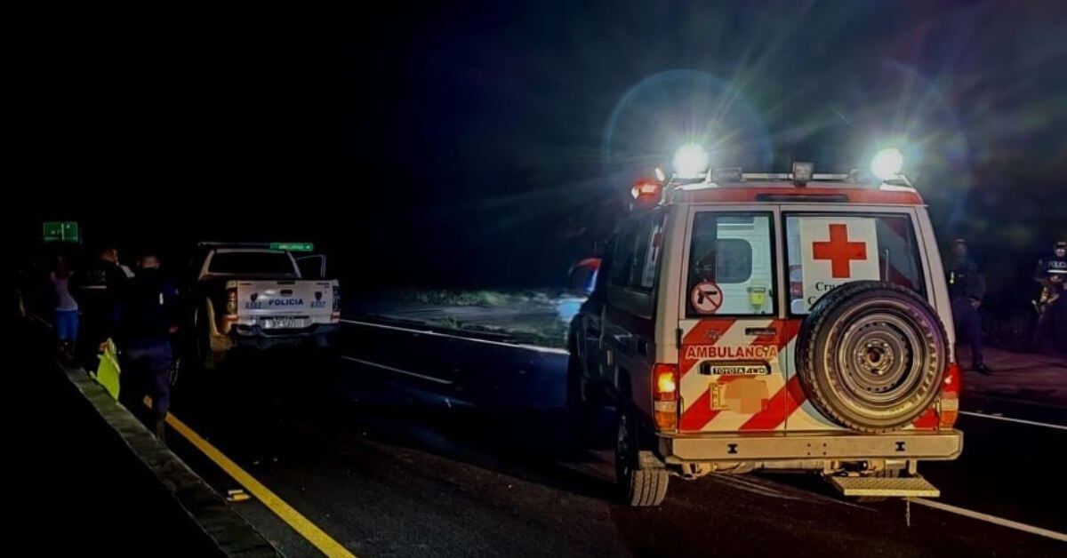 Un accidente múltiple en la autopista General Cañas dejó como saldo un motociclista fallecido. Los hechos ocurrieron a un kilómetro del puente Alfredo González Flores. (Foto: suministrada por Reiner Montero, corresponsal GN)