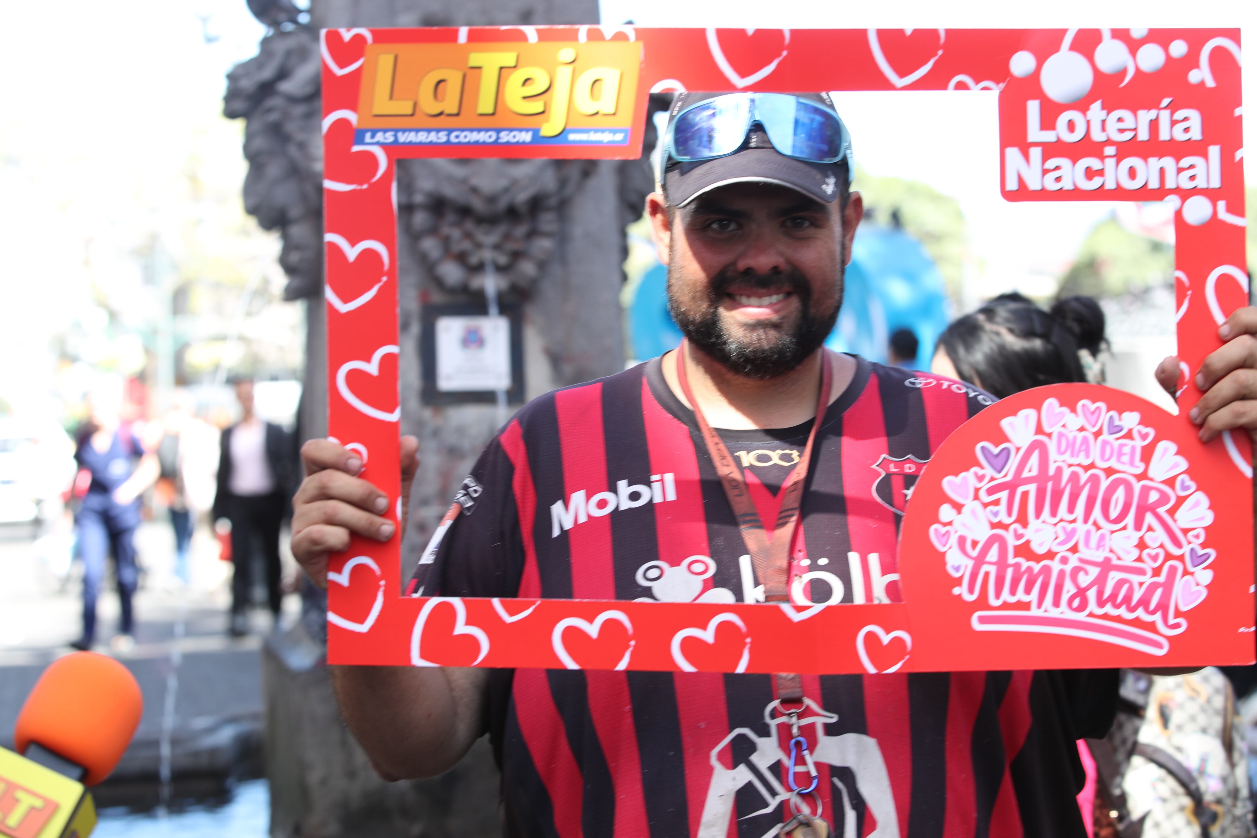 14/02/2024/ recorrido con La Teja donde los josefinos envían saludo especial por medio de las redes sociales de La Teja con un marco alusivo a san Valentín/ foto John Durán