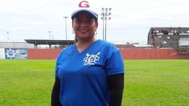 Nicaragüense está dando la gran guerra para que el softbol tico femenino no desaparezca