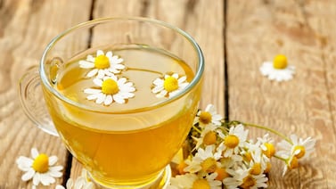 ¿La manzanilla aclara el cabello? Esto es lo que debe saber antes de utilizarla