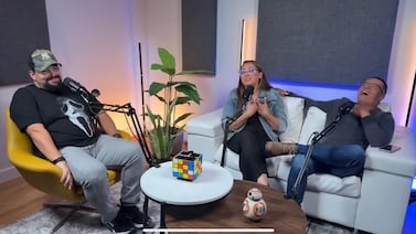 (Video) “¡Amigos, está temblando!”, sismo agarró en vivo a Victoria Fuentes y así reaccionó
