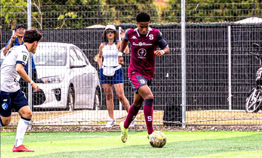 Maikell McDonald extremo de Saprissa de 15 anos