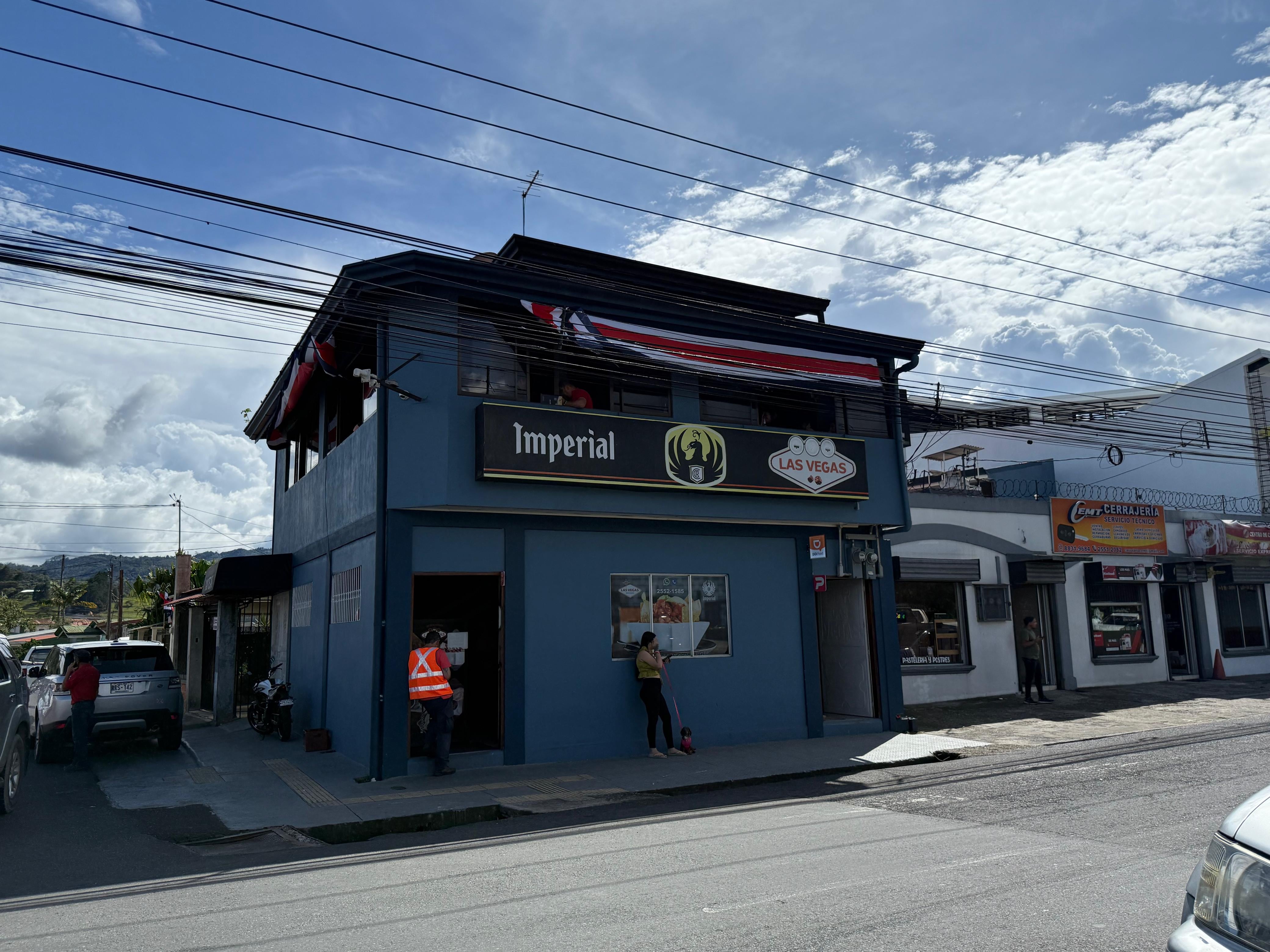 Nos dijeron que en el bar Las Vegas venden el mejor chifrijo y así nos fue.