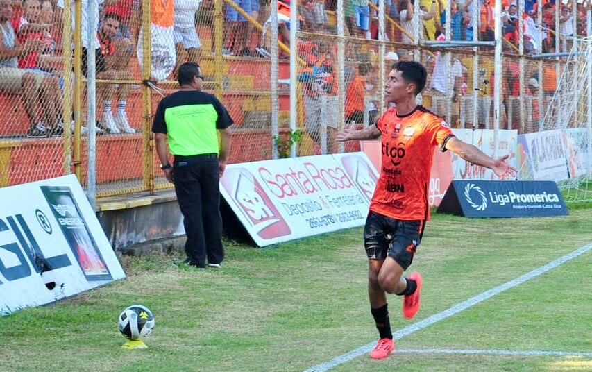Dariel Castillo anotó el segundo gol de Puntarenas