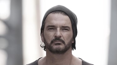Fanática dejó sin palabras a Ricardo Arjona al “robarle” más de un beso en pleno concierto