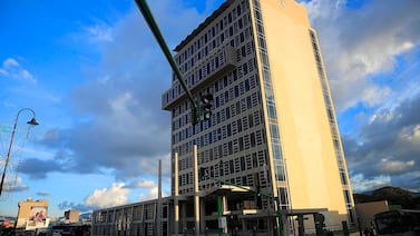 Derechos de personas sordas con implante coclear se ven atropellados por atraso en la CCSS