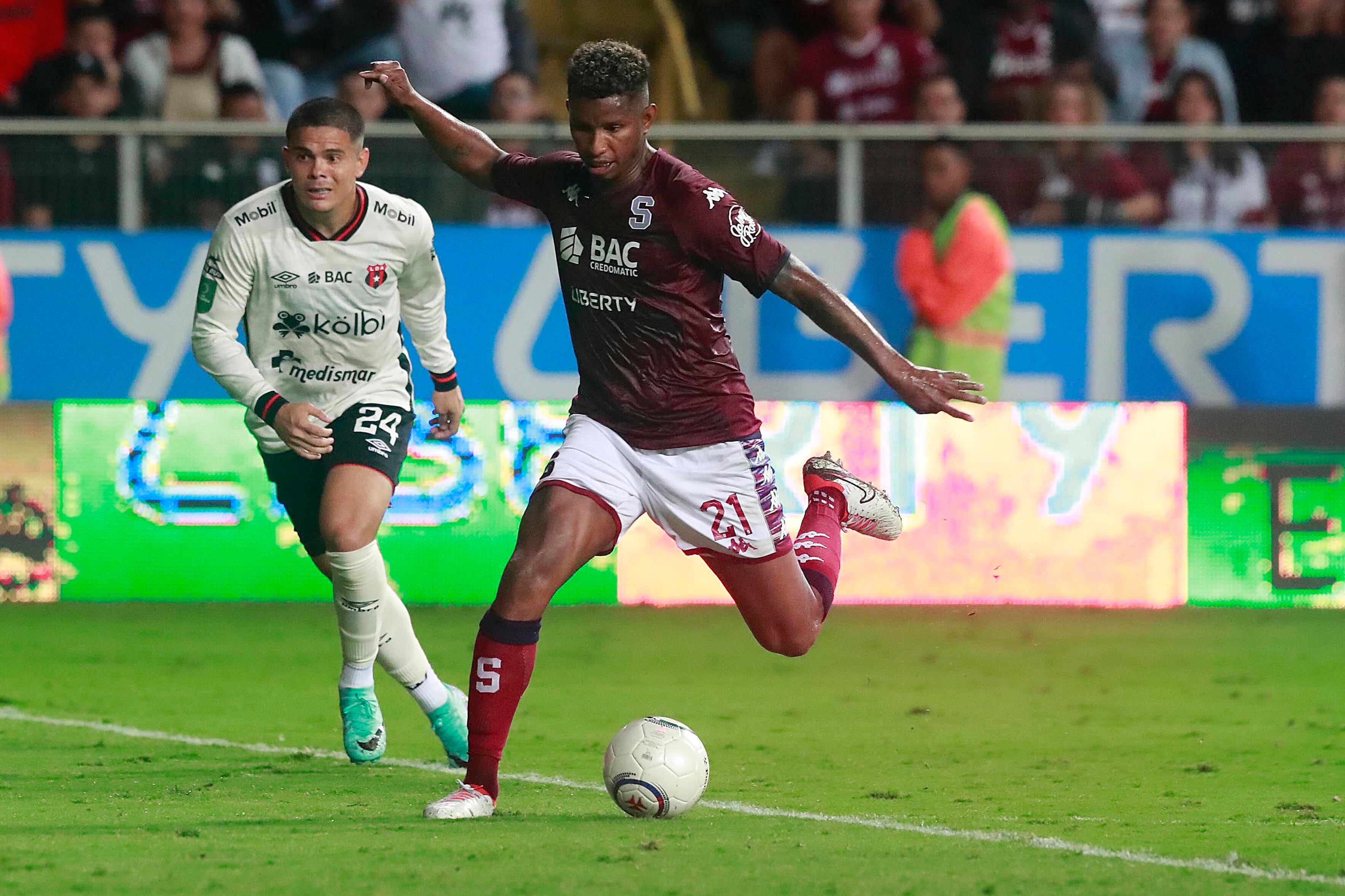 04/11/2023 Estadio Ricardo Saprissa, Tibás. El Deportivo Saprissa recibió a la Liga Deportiva Alajuelense, en una nueva versión del Clásico Nacional en partido de la jornada 18, Torneo de Apertura, Liga Promérica 2023.